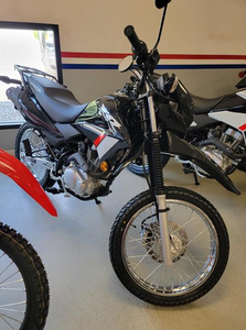 HONDA XR150L 2024 - Motocicleta Deportiva de Doble Propósito, Rápida, para Carreras y Todoterreno - Product Image 3