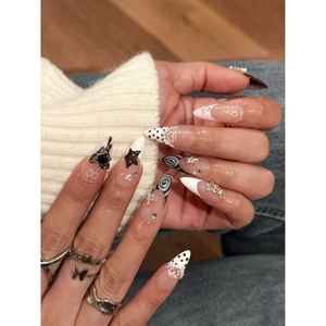 Midnight Starlet Press-On Nail Art, design élégant étoile de minuit pour embellir les ongles - Product Image 4