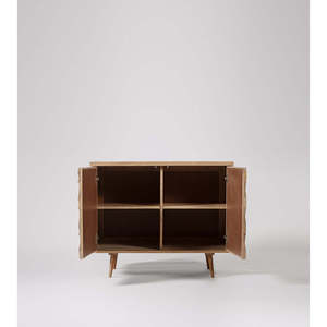 Aparador de almacenamiento de roble Hestia, gabinete de madera maciza con estilo europeo moderno para comedores, cocinas e interiores de hogares - Product Image 3