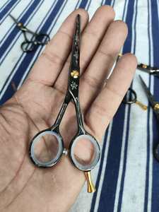 Ciseaux de coupe de cheveux en acier inoxydable de conception personnalisée professionnelle coupe lisse de haute qualité pour la coiffure - Product Image 2