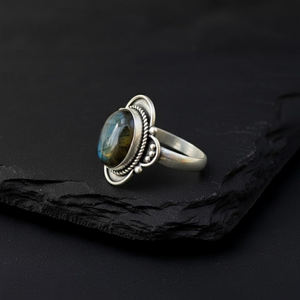 Bague classique en labradorite naturelle, forme ovale 10x14mm, argent sterling 925, pierre précieuse faite à la main, bijoux minimalistes, style bohème - Product Image 3