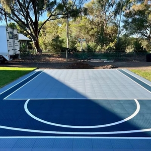 Fabricación <span class=keywords><strong>de</strong></span> <span class=keywords><strong>cancha</strong></span> <span class=keywords><strong>de</strong></span> baloncesto exterior <span class=keywords><strong>de</strong></span> 20x20 pies con líneas pintadas y logotipo personalizado - Product Image 6