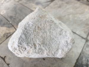 Pyrophyllite brute de haute pureté pour les applications de l'industrie céramique avec faible dilatation thermique et couleur blanche supérieure - Product Image 5