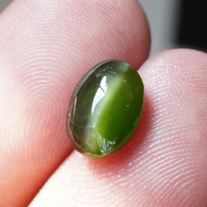 BEGDI GEMS Diópsido verde natural Catseye Piedra preciosa de corte ovalado 1000 quilates - Product Image 2