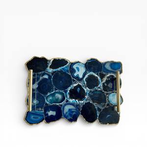 Plateau décoratif en agate naturelle bleu profond avec des formes de cristaux organiques et des poignées en or poli - Product Image 1