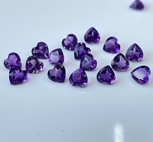 Amatista natural Corte de corazón de 5mm Facetado-Corte de corazón de amatista púrpura suelto Calidad superior - Product Image 3