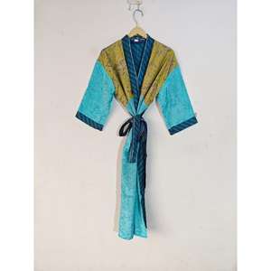 Robe Kimono Sari en soie recyclée de luxe pour femmes Peignoir ouvert de style indien Vêtements de nuit Robe de nuit Kimono d'été thermique pour elle - Product Image 1