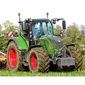 Tracteur à roues Fendt 700 Vario pour fermes modernes équipé d'une technologie intelligente et d'un roulement de boîte de vitesses robuste - Product Image 1
