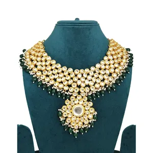 Ensemble de collier et pendentif Meenakari plaqué or 24 carats, orné de perles blanches et de pierres Kundan vertes, pour femmes, bijoux raffinés pour mariage - Product Image 3