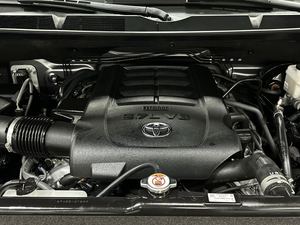 Toyota Tundra SR5 2019, Camioneta, Caja de Cambios Automática, Asientos de Cuero, Cámara Trasera, Portaequipajes de Aleación, Volante a la Izquierda, Tamaño de Neumáticos R17, Combustible Gasolina - Product Image 5