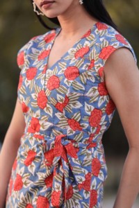 เดรสผ้าฝ้าย100% เป็นมิตรกับสิ่งแวดล้อมชุดเดรสสั้นพิมพ์ลายดอกไม้บล็อกพร้อมจาวปุระทำด้วยมือลวดลายชาติพันธุ์ลำลองสำหรับสวมใส่ทุกวัน - Product Image 3