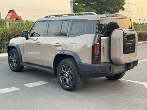 CASI NUEVO, EN EXCELENTE ESTADO Y A UN PRECIO ASEQUIBLE, 2025 J - T2 STD 2.0-L MOTOR DE GASOLINA TURBOALIMENTADO ESTÁNDAR CON TRACCIÓN EN LAS CUATRO RUEDAS - Product Image 5