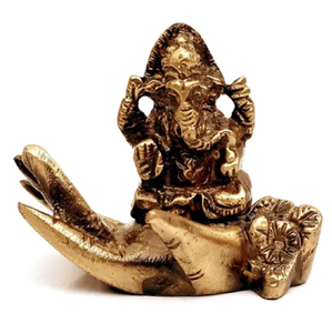 Majestuosa estatua de águila de latón dorado con alas extendidas sobre un fondo texturizado, disponible a precios de mayorista. - Product Image 3