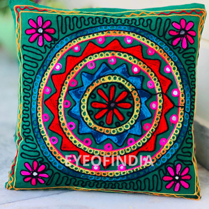 Funda de cojín de estilo bohemio Suzani hecha a mano, decoración de sofá de estilo Gujrati, funda de almohada de terciopelo multicolor, funda de almohada Bohemia - Product Image 1