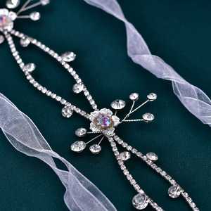 Diadema Bridella BHP548-S Plateada con Pedrería, Perlas y Diseño Floral, Ajuste Cómodo para Bodas, Bailes de Graduación y Eventos Formales - Product Image 4