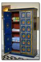 Armoire en bois massif Kusum Art, style ferme moderne, finition peinte à la main, taille personnalisable, design extensible pour la maison