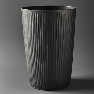 Poubelle en acier galvanisé artisanal sans couvercle avec finition noire lisse conçue pour les espaces de vie décoratifs Style fonctionnel - Product Image 1