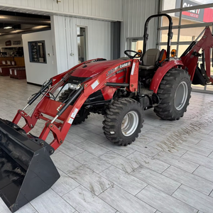 Tractor Case IH FARMALL 55C 2023 con cargador L360A y cucharón con tacómetro rápido estilo minicargador También un accesorio de azada trasera BHA102 - Product Image 3