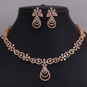 Ensemble collier et boucles d'oreilles tendance en plaqué or, design floral élégant, alliage de haute qualité, zircone cubique, mariage, fiançailles, fête quotidienne - Product Image 2