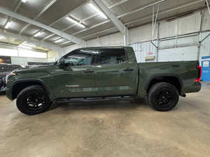 Toyota Tundra SR5 4x2 SR5 4dr CrewMax Cab Pickup SB Estándar 2022 - Product Image 4