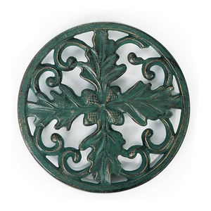 Dessous de plat rond décoratif en métal en fonte antique robuste décor à la maison intérieur extérieur maison cuisine ustensiles de cuisine dessous de plat en métal - Product Image 1