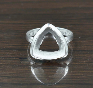 Triángulo 7-30MM Collet Cup Bisel Componente en blanco Plata de Ley 925 Bisel liso Chapado en oro Trillion Shape Finding Jewelry Ring - Product Image 1