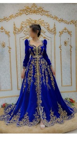 งานปัก zari ที่น่าทึ่งแบบใหม่บนเดรสคาฟตันสีฟ้าพร้อมประดับด้วยลูกปัดแก้วคริสตัลหิน dabka Work @ 2023 - Product Image 2
