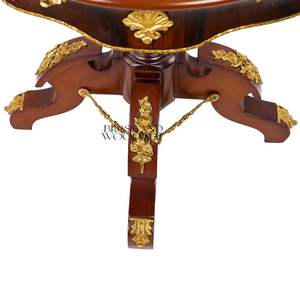 Table d'appoint ronde de luxe avec incrustation florale en marqueterie et accents en laiton doré orné pour une décoration intérieure classique - Product Image 4