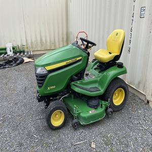 Tractor de Jardín John Deere X380 de 24 HP con Tracción en las 4 Ruedas, Transmisión de Engranajes y Componentes Centrales de Rodamientos, Máquina Cortadora de Césped - Product Image 4