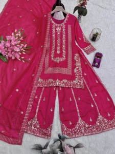 ชุดคุर्ตา ชารารा พรีเมียมสีชมพู ยี่ห้อ UNITY LUXURE พร้อมผ้าคลุมไหล่ ผ้าผสมไหม ตกแต่งด้วยงานปักดิ้นและด้าย งานฝีมือประณีต เหมาะสำหรับงานเทศกาลและงานพิธีต่างๆ - Product Image 4