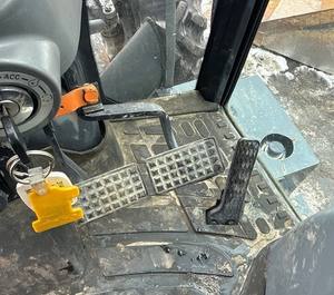 Tracteur-chargeur sur roues Massey Ferguson 1749 automatique de 55 CV d'occasion avec boîte de vitesses pour usage domestique à vendre - Product Image 4