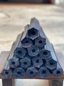 Charbon de bois durable fabriqué à partir de sciure de bois à 100% pour une chaleur constante et une cuisson propre - Product Image 5