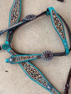 Conjunto de arreos de cuero occidental para caballos, brida y pechera resistentes con riendas para uso profesional de entrenamiento, de la India. - Product Image 3