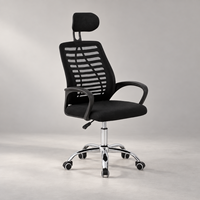 Chaise de bureau en maille noire avec option d'appuie-tête réglable, base chromée et accoudoirs en PP pour espaces de travail commerciaux
