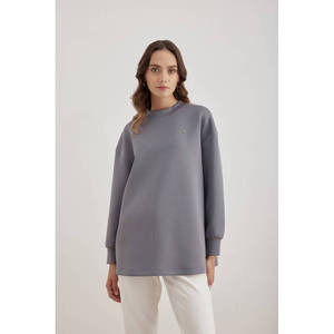 Chemisier en tricot gris brodé avec emblème Cocoon - Product Image 5