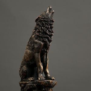 Estatua de Lobo Ulugando Estilo Americano - Escultura Realista de Animal en Resina para Decoración de Jardín, Patio y Vinoteca - Product Image 2