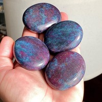 Boule de cristal de kyanite rubis de qualité supérieure, globe de massage, guérison Reiki, mascotte Feng Shui, pierre ovale polie faite à la main, Khambhat