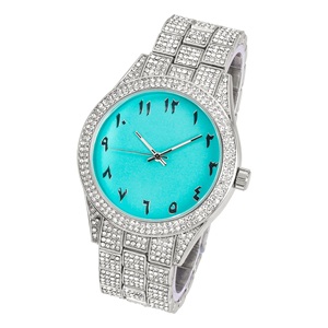 Montre moderne en diamant pour hommes avec bracelet en cuir de qualité supérieure Boîtier étanche Pierres de cristal et look tendance élégant - Product Image 4