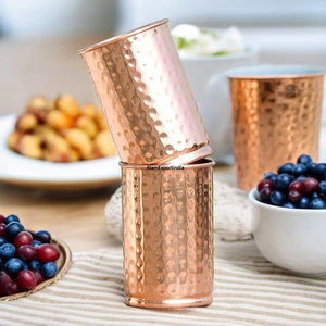 Verre à eau indien fait à la main en cuivre pur Design moderne Passe au lave-vaisselle Certifié CE Taille et couleur personnalisées Fournisseur en gros - Product Image 6