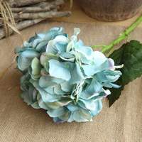 Arrangement de mariage personnalisé décoration de la maison européenne-américaine cérémonie de mariage hortensia tenant des fleurs