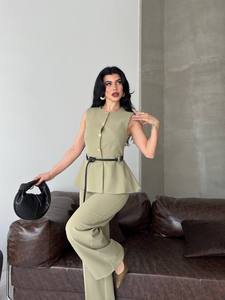 Conjunto de Traje Ecológico Vintage para Mujer, Color Verde Oliva, Sin Mangas, con Peplum, Pantalones Anchos con Botones Frontales, Estampado Floral, Lona Elegante - Product Image 2