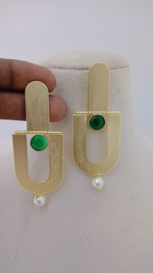 ต่างหูโลหะสีทองขัดเงา Opulent Arc ดีไซน์โดดเด่นทันสมัย ปรับแต่งได้ แฟชั่นแบบห้อย ผลิตภัณฑ์ขายส่ง - Product Image 3