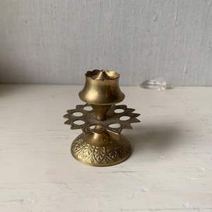 Quemador de incienso de latón Premium de nuevo aspecto con diseño antiguo y detalles ornamentados vintage con acabado pulido dorado - Product Image 5