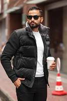 Manteau d'hiver imperméable pour homme avec garniture en fourrure, poches zippées, satiné, épais et chaud, vêtement d'extérieur décontracté pour temps froid – Vente en gros