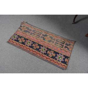 Alfombra pequeña vintage de 1.7x3.4 pies (51x105 cm), alfombra turca azul a rayas - Product Image 1