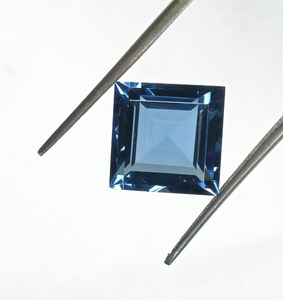 Topaze bleue de Londres naturelle coupe carrée à facettes pierres précieuses en vrac offres en gros fabricant prix de gros fabrication de bijoux - Product Image 4