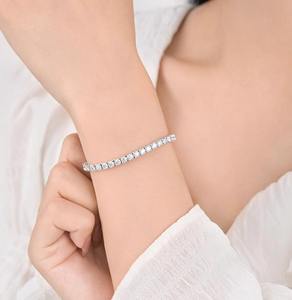 สร้อยข้อมือเพชรมออิสซาไนต์ดีไซน์สวยหรูสำหรับงานแต่งงานหรืองานหมั้น - Product Image 6