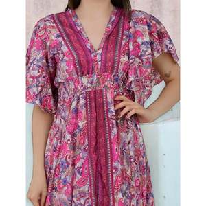 Elegante Vestido Midi Largo de Verano, Color Rosa, para Cóctel o Evento Nocturno, Cuello en V, Manga Corta, Mezcla de Seda, Ideal para Invitadas de Boda - Product Image 3