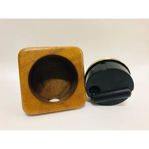 Horloge de table en bois encourage l'appréciation des objets simples et bien faits, sa présence élégante ajoute de la profondeur et de la texture. - Product Image 3