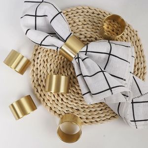 Anneau de serviette en métal classique conçu pour les thèmes de dîner traditionnels avec une surface polie et un style intemporel - Product Image 2